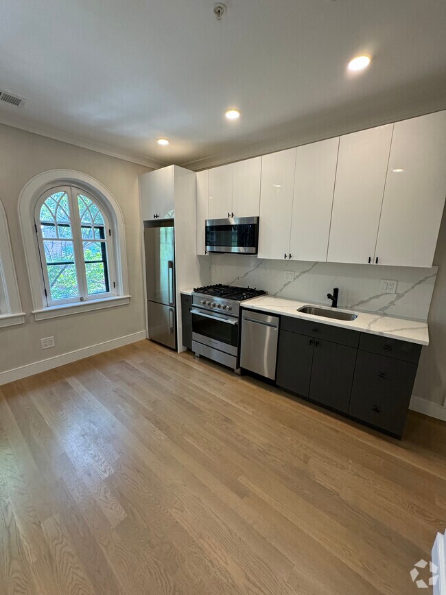 Building Photo - 529 Newbury St Unit 6 Rental