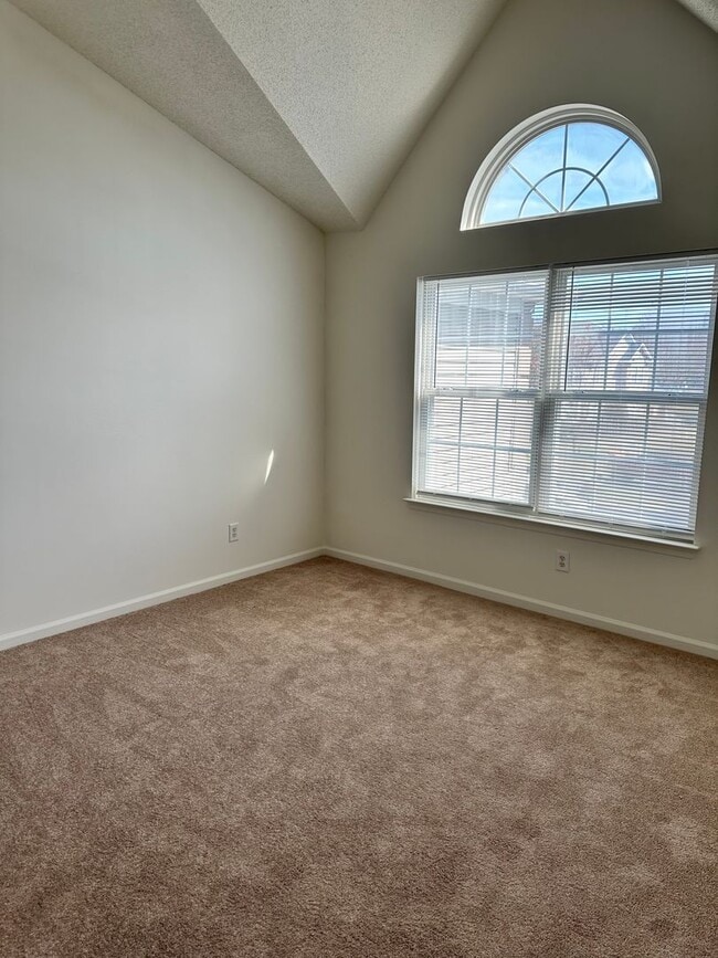 Photo - Condo in La Fontaine Available!