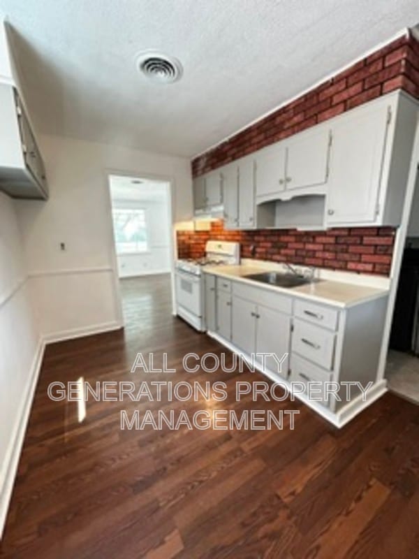 Photo - 165 Bellfield Ave