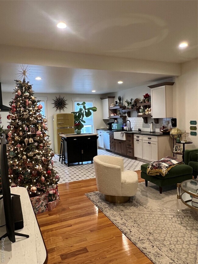 Photo - 103 Filors Ln