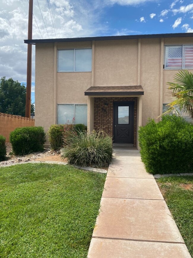 Photo - 2 Bedroom 1.5 Bathroom Townhome in Dixie Downs!