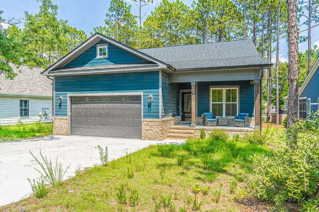 Building Photo - 721 Blue Bird Dr