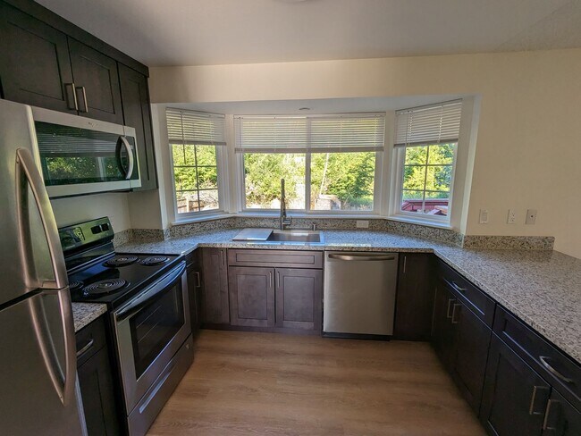 Photo - 12819- 12821 Waller Rd E Unit 12821