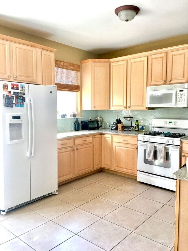 Photo - 3-Bedroom Townhouse In Bridgeport Availabl...