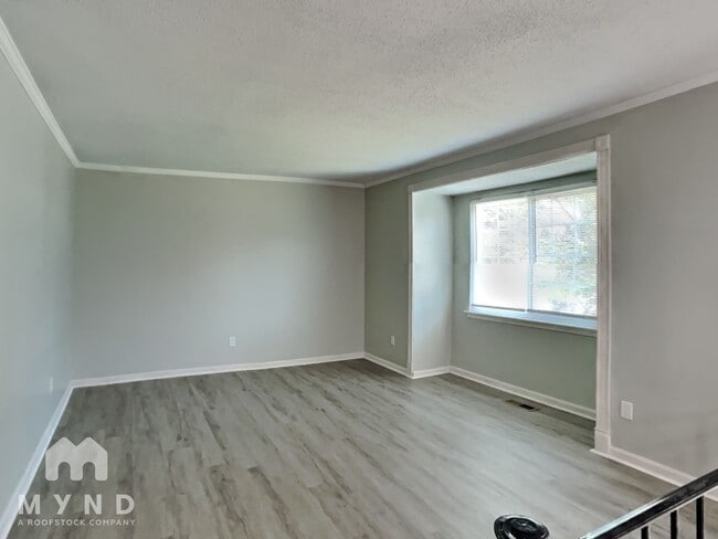 Photo - 532 Windy Ln