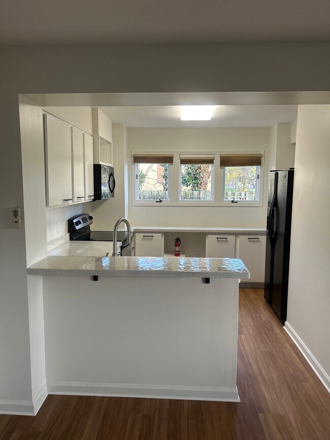 Photo - 694 Broadway