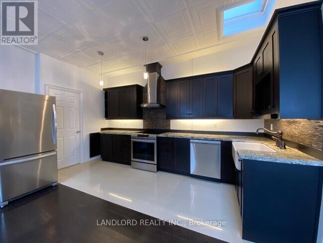 Photo - 385 Jane St