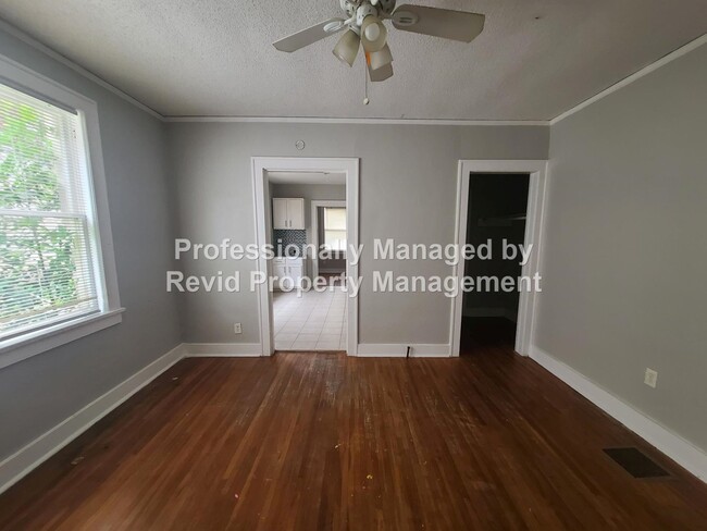 Photo - Large upstairs apartment in Midtown! Unit 800 #3