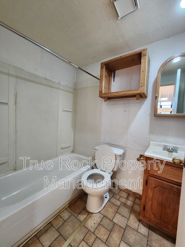 Photo - 208 E Main St