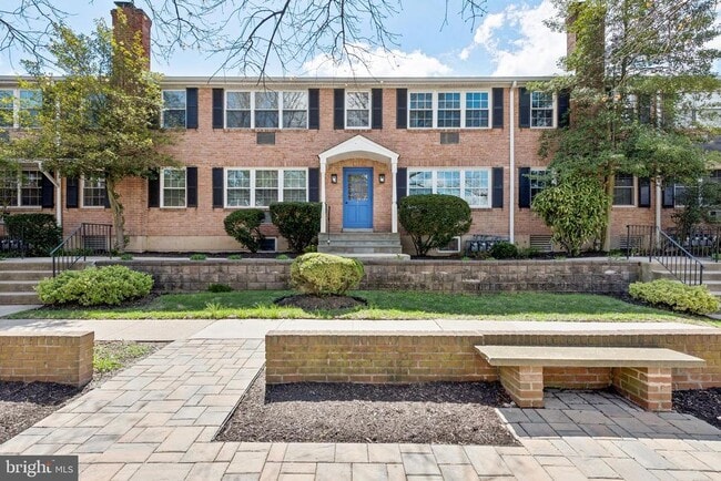 Building Photo - 1334 Montgomery Ave Unit D4