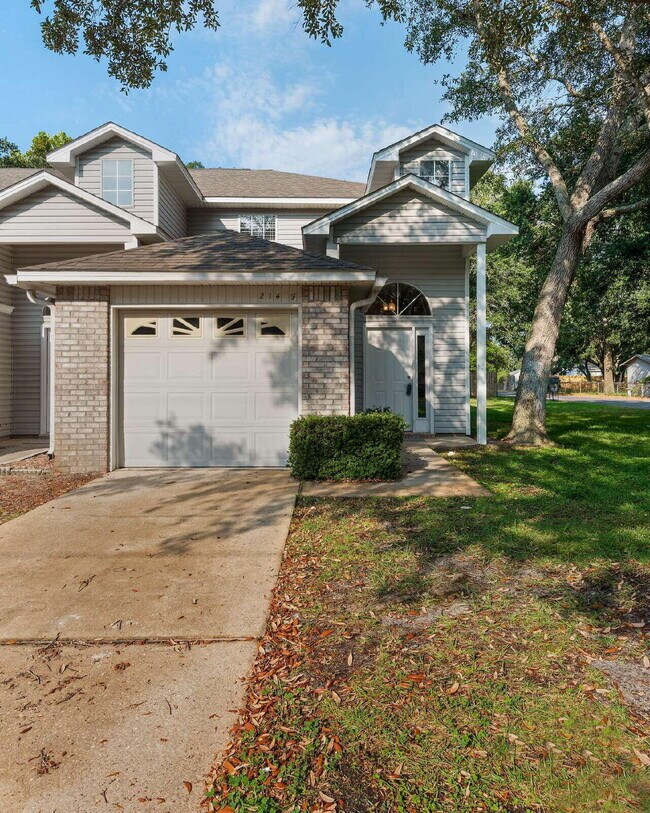 Photo - 212 Tooke St