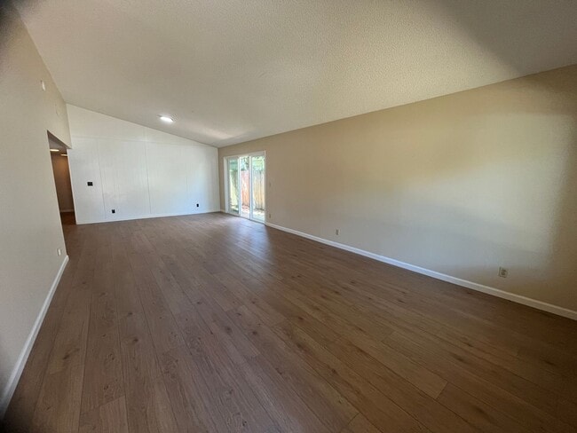 Photo - Cowell 4808-4810 Unit 4808