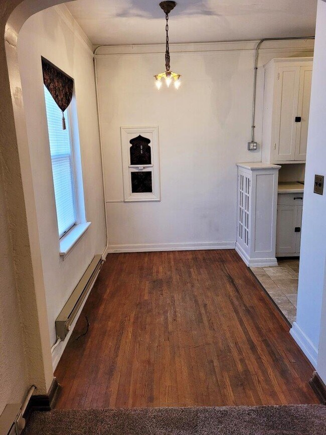 Photo - Tudor Apartments