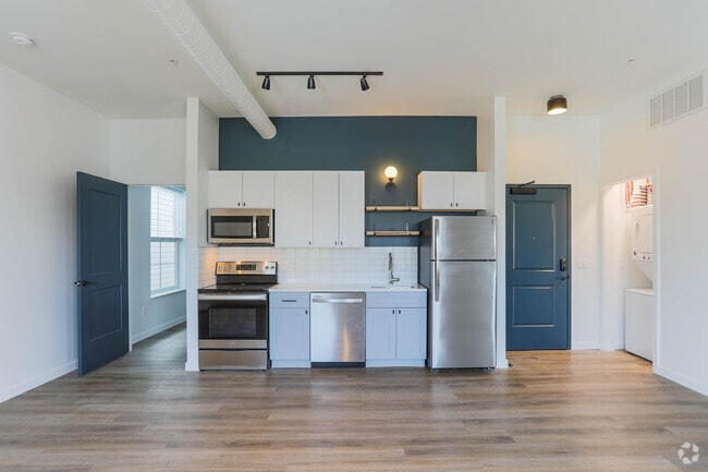 2BR, 1BA - 850SF