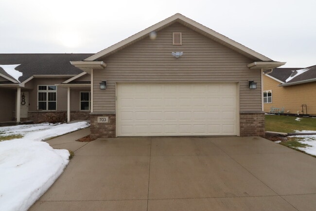 Photo - Large 3 Bedroom 2 Bath Townhouse style Duplex