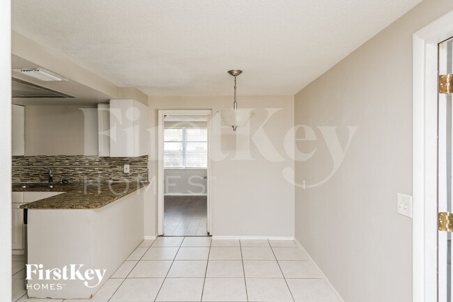Photo - 10905 Kingsbridge Rd