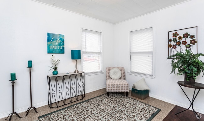 2BR, 1BA - 619SF "The Highland" Bedroom