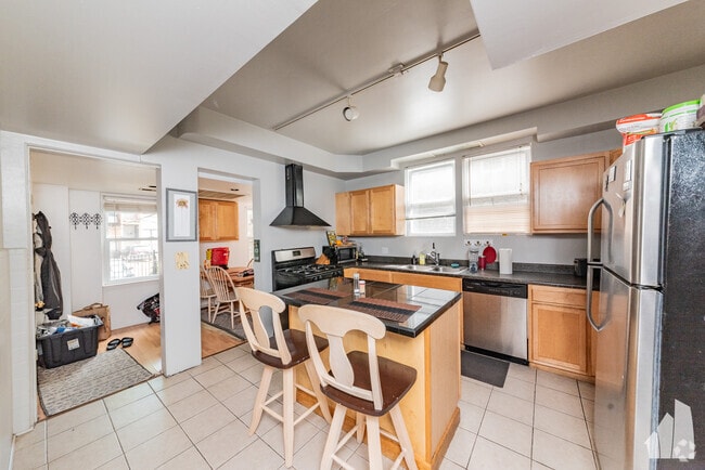 Building Photo - 1456 W Irving Park Rd Rental