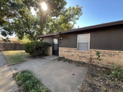 Building Photo - "Charming 2-Bed Retreat with 950 Sq Ft of Comfort in Lubbock!"