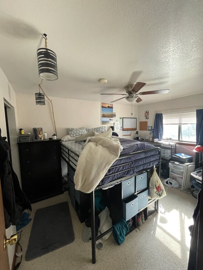 bedroom - 728 Iowa St