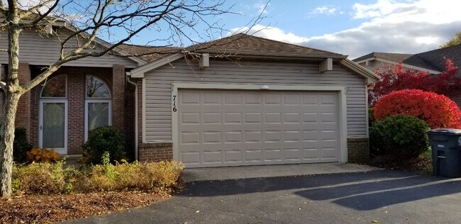 Photo - 716 Hilltop Ln