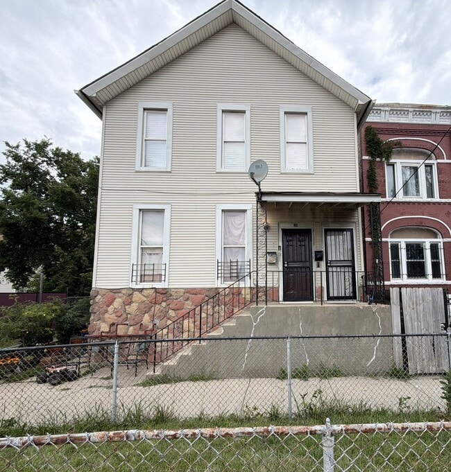 Building Photo - 148 W 66th St