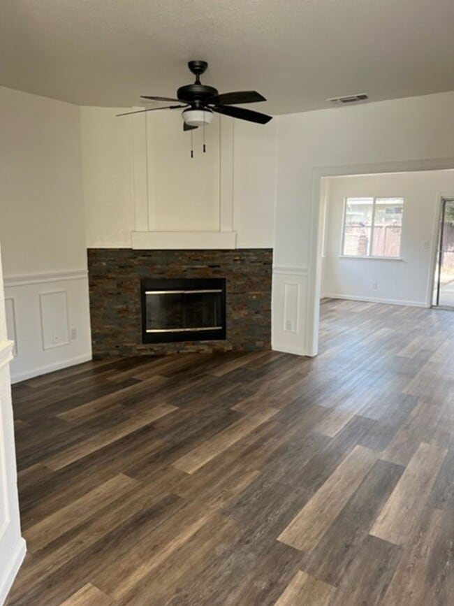 Photo - Spacious house in Elk Grove!