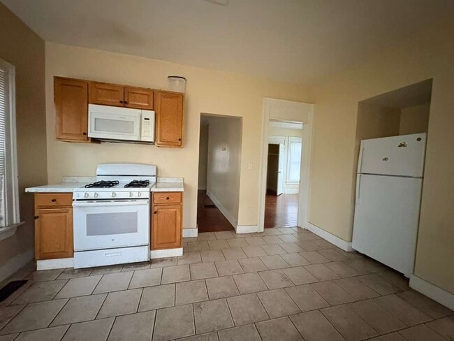 Building Photo - 81 Sherman Ave Unit 1