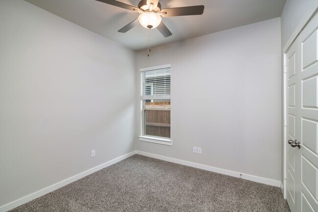 Building Photo - 612 Harvest Moon Dr