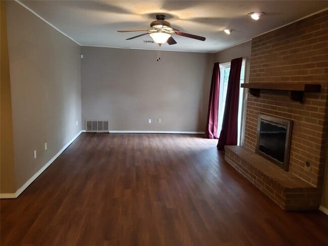 Photo - 1932 Elmhurst Dr