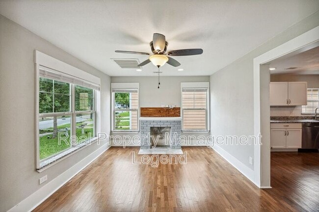 Building Photo - 1605 S Walnut St Rental