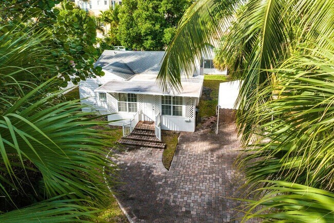 Photo - 228 SE 7th Ave Casa