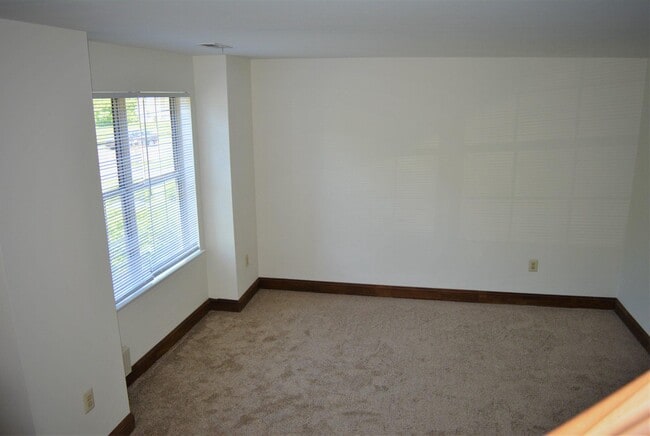Photo - 361 Kent Ln