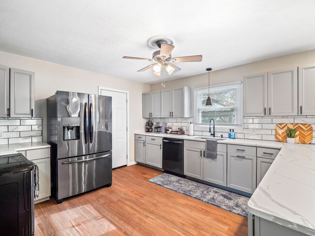 Photo - 4861 Pineview Dr Unit ID1061092P