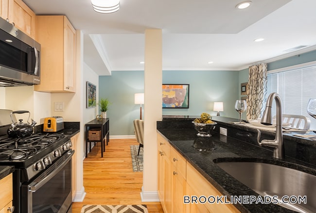 Building Photo - 71 Thornton Rd