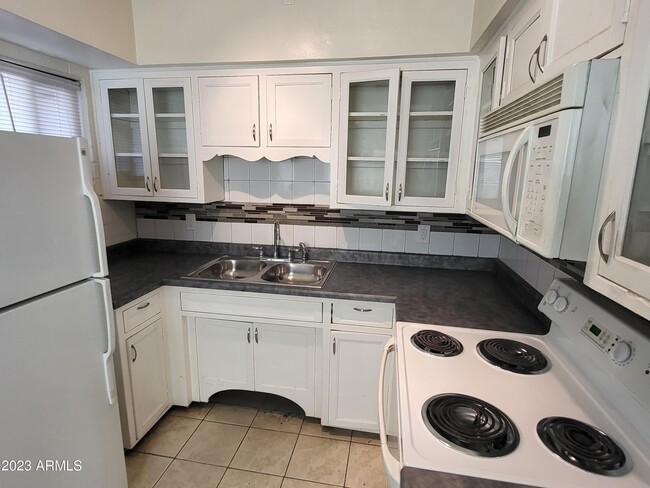 Photo - 1851 E Yale St