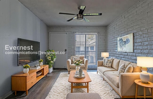 Photo - 1014 S Farmer Ave Unidad 12