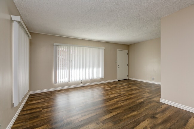 livingroom 2 - 148 Catalina Ave