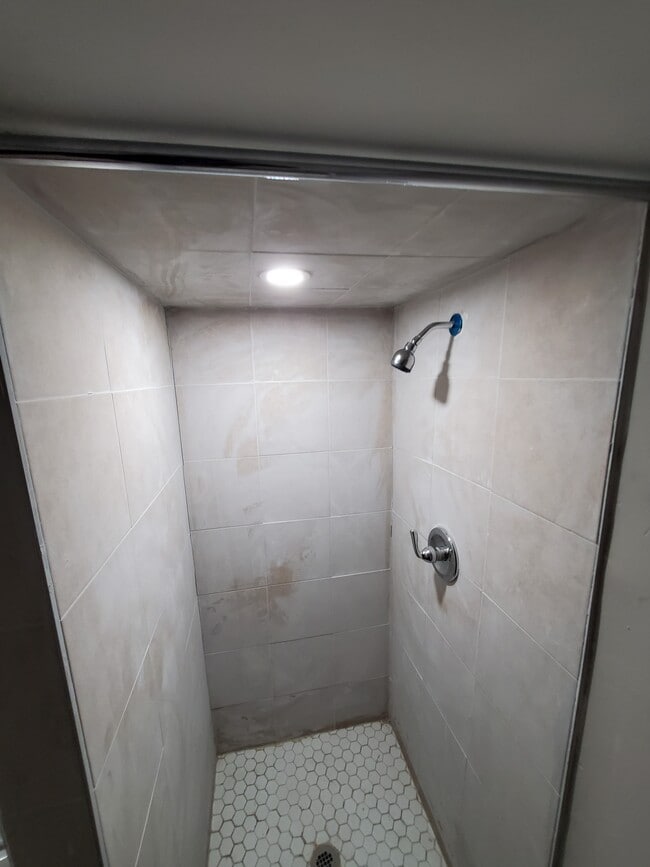 283 S 11th St Unidad Basement