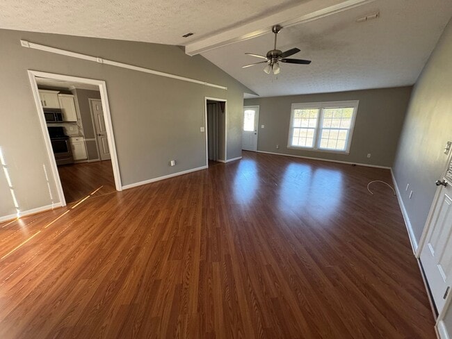 Photo - 3 Bedroom, 2 Bathroom- House in Silver Creek!