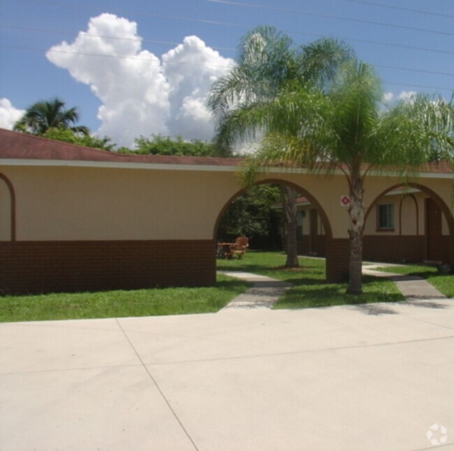 Building Photo - Adorable 2BR/2BA Fourplex with Ceramic Til... Rental