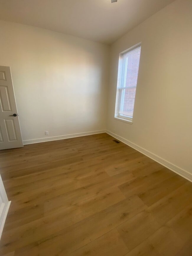 Photo - 3030 Chippewa St