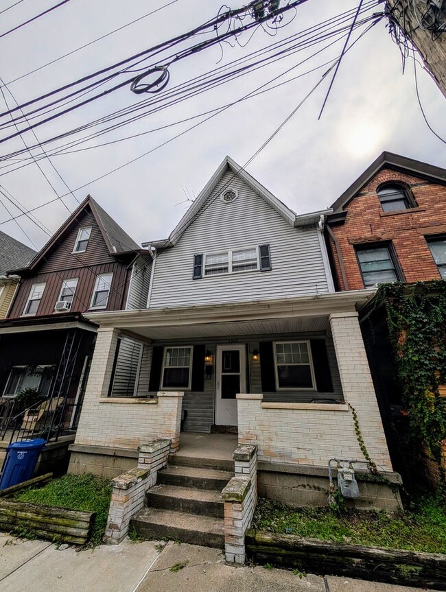 Building Photo - 229 W Sycamore St