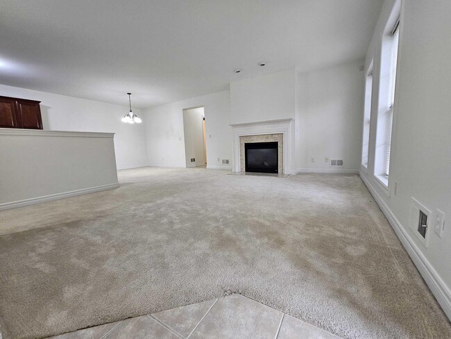 Photo - 3376 Endsleigh Ln
