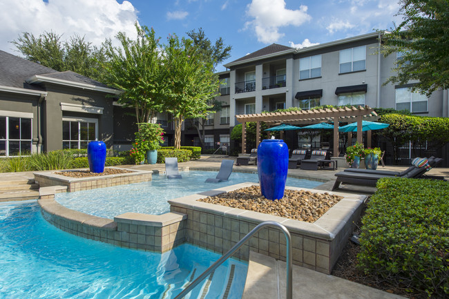 Building Photo - Estates at Memorial Heights Rental