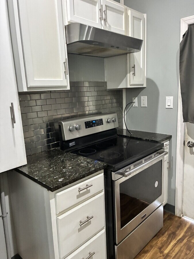 "Conveniently located 1-Bedroom with Full Bath in the Heart of Kingston!" - "Conveniently located 1-Bedroom with Full Bath in the Heart of Kingston!" Unidad 10