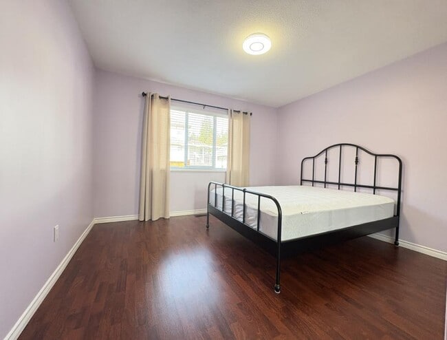 Photo - 3 bedroom in Coquitlam BC V3E 3B2