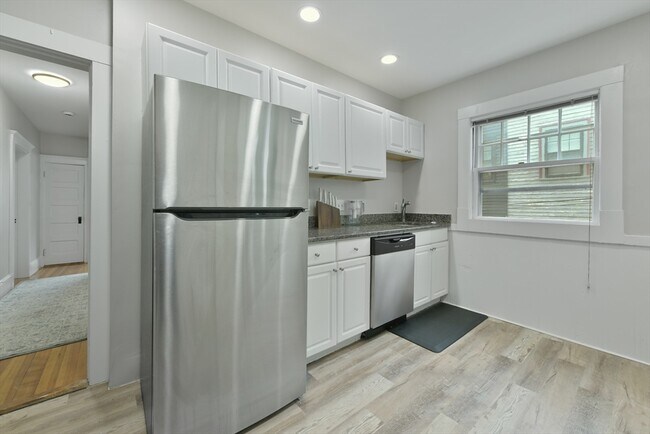 Photo - 6 Brewer St Unit 2