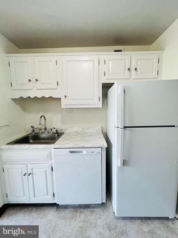 Photo - 4520 King St Unit 407