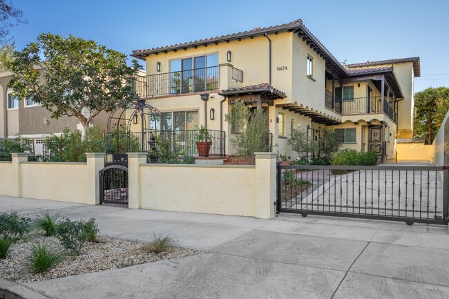 Building Photo - 11474 Moorpark St Rental